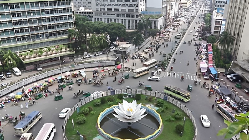 আজ বায়ুদূষণে শীর্ষে রাজধানী ঢাকা 